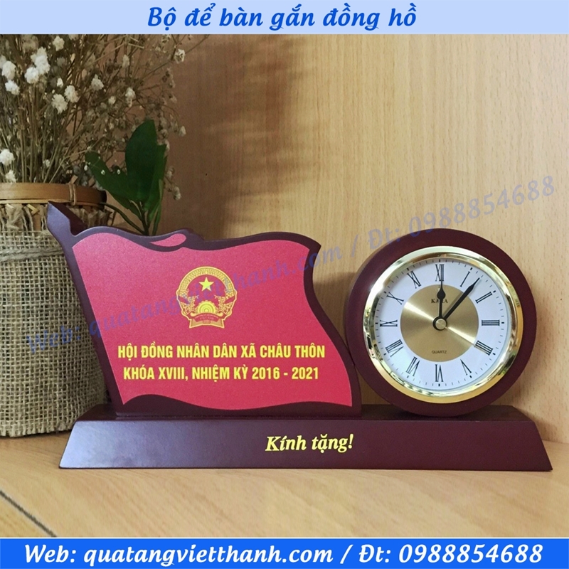 Bộ để bàn gỗ gắn đồng hồ (mẫu in cờ)