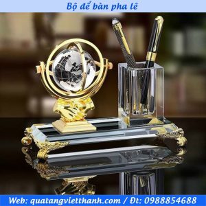 Bộ để bàn pha lê bắt tay quả Địa Cầu