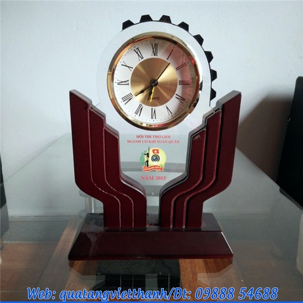 Đồng hồ để bàn gỗ